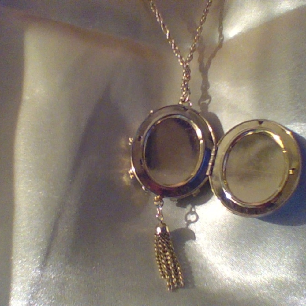 necklace - Picture 3 of 3